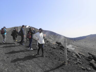 お弁当持って春の三原山へ♪