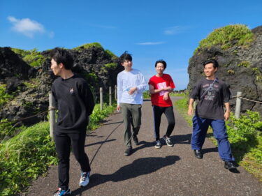 強風にも負けず三原山トレッキングを楽しむ♪