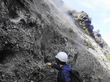 活きた火山を感じる裏砂漠ジオツアー♪