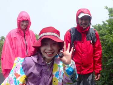 霧雨でも楽しい三原山ジオツアー♪
