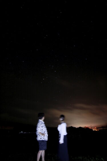 雲の切れ間から覗く満天の星と流れ星♪